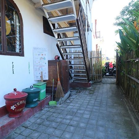 Kris Kos Hotel Canggu  Exterior photo