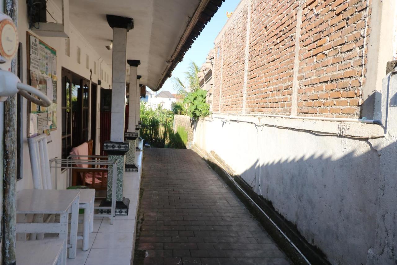 Kris Kos Hotel Canggu  Exterior photo